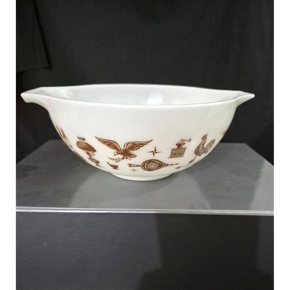Early American Pyrex White & Brown 2 1/2 QT Mixing Bowl With Factory Miss Print